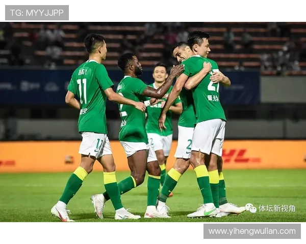 上海足球队以54分领跑杯赛积分榜展现强劲实力引发关注 上海足球队以54分领跑杯赛积分榜展现强劲实力引发关注