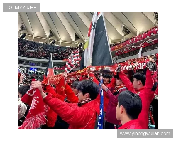 上海足球队团队协作引发热议球迷对战术配合与球员表现展开激烈讨论 上海足球队团队协作引发热议球迷对战术配合与球员表现展开激烈讨论