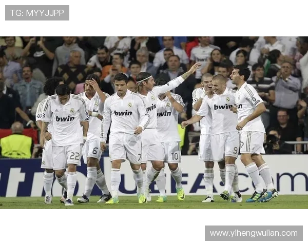 不为人知的足球明星背后的故事与成就揭秘 不为人知的足球明星背后的故事与成就揭秘