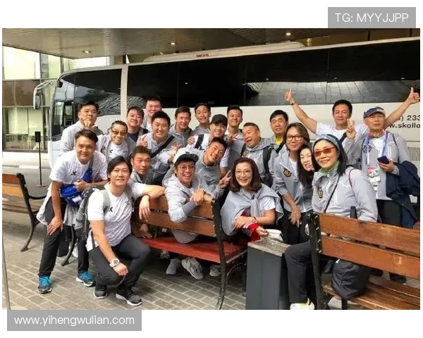 传奇归来足球明星队员重聚赛场再创辉煌展现青春激情与团队精神