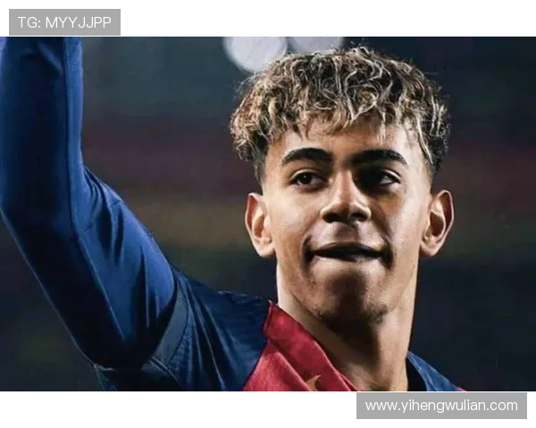 足球场上的闪电之星他以惊人的速度征服了绿茵场